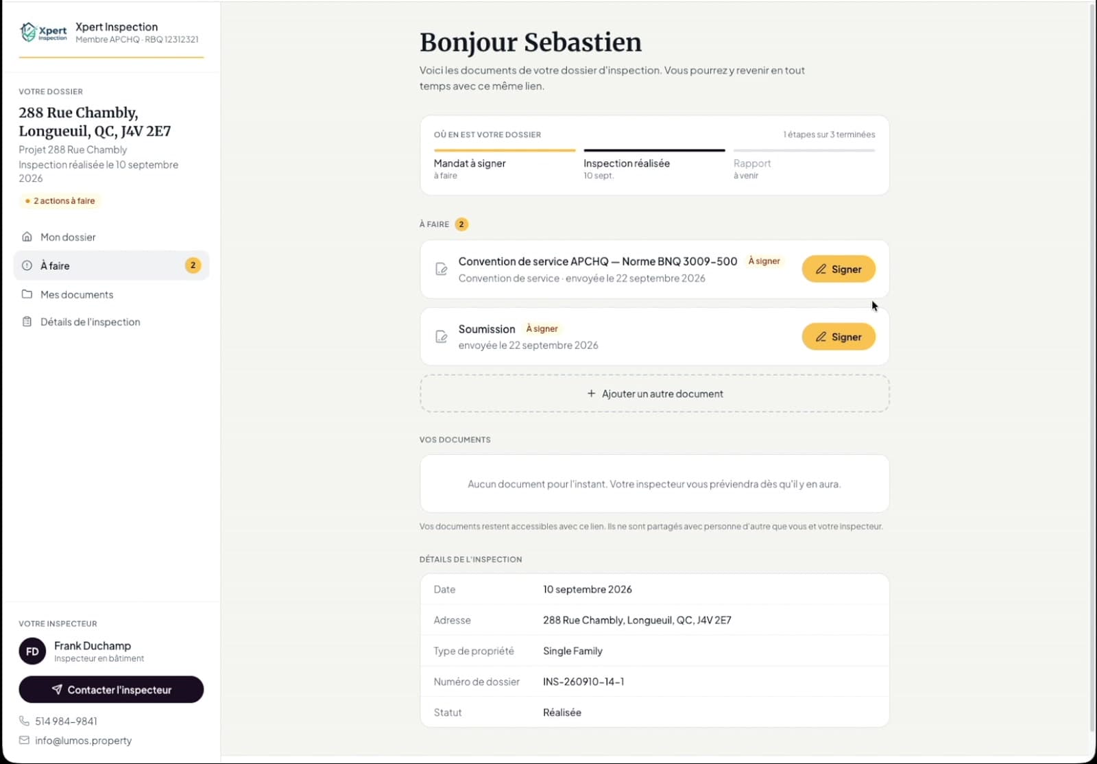 Portail client de Lumos : le client ouvre son dossier, lit la convention de service APCHQ, tape ses initiales, trace sa signature et télécharge sa copie scellée